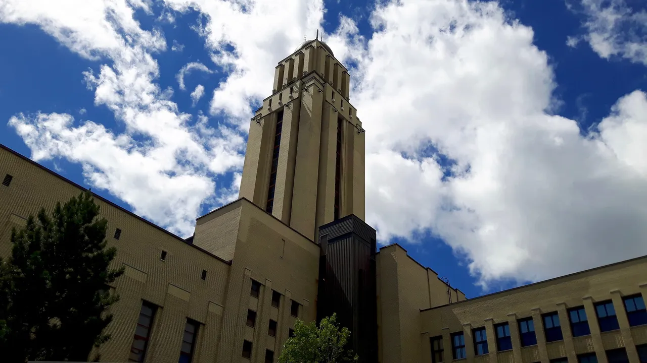 Tour du pavillon Roger-Gaudry de l'Université de Montréal