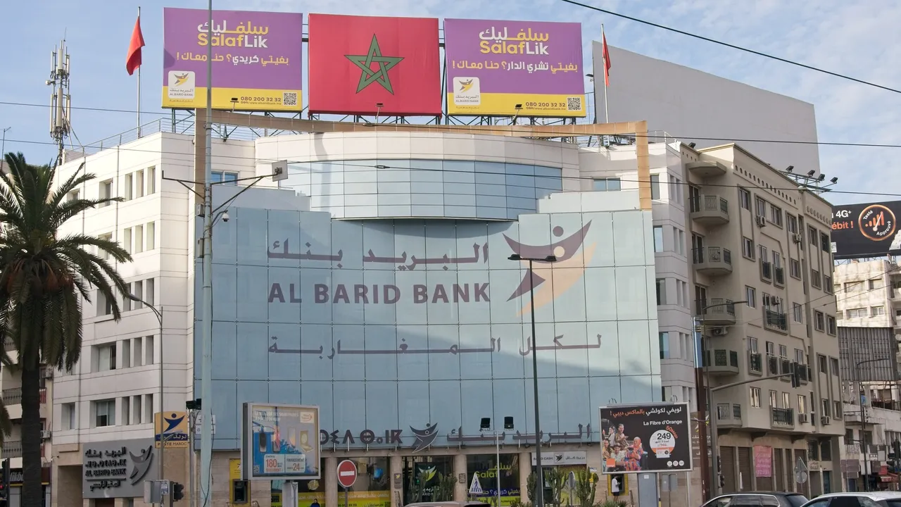 Façade d'une agence Al Barid Bank sur le boulevard Ghandi à Casablanca