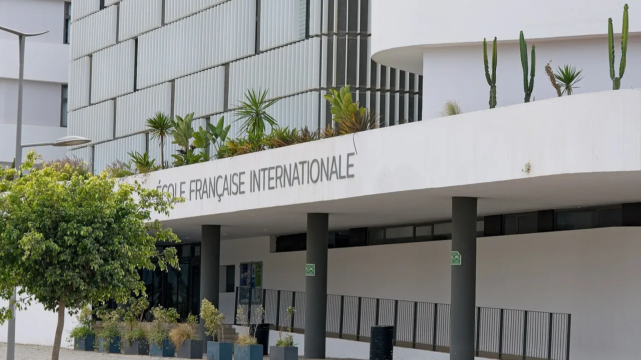 Façade de l'École française internationale de Casablanca