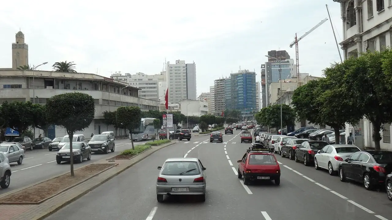 Circulation sur un boulevard de Casablanca